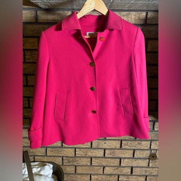 Vibrant
pink blazer‎ - Picture 1 of 6